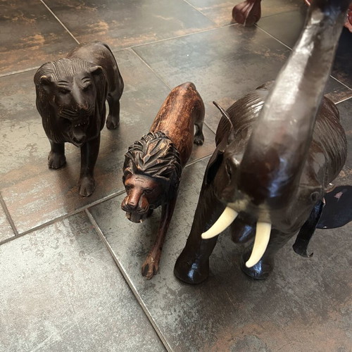 Wooden animal statues new, set