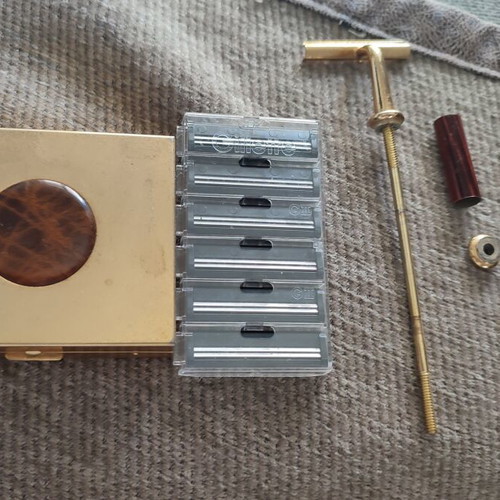 Vintage brass travel shaving set with 2 razors, case & 5 blades