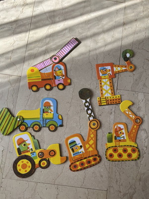 Children's puzzle with 6 different moving vehicle parts