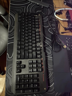 Πληκτρολόγιο Redragon Kumara με λείο mousepad σαν καινούργιο