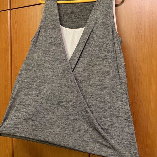 Sleeveless blouse like new, white and gray, size L