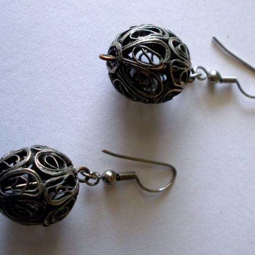 Various earrings like new, vintage designs