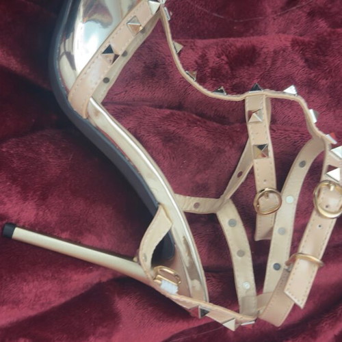 Gold high heels new with studs, size 39, satin strap
