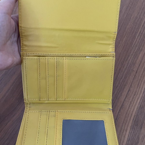 Doca wallet, yellow