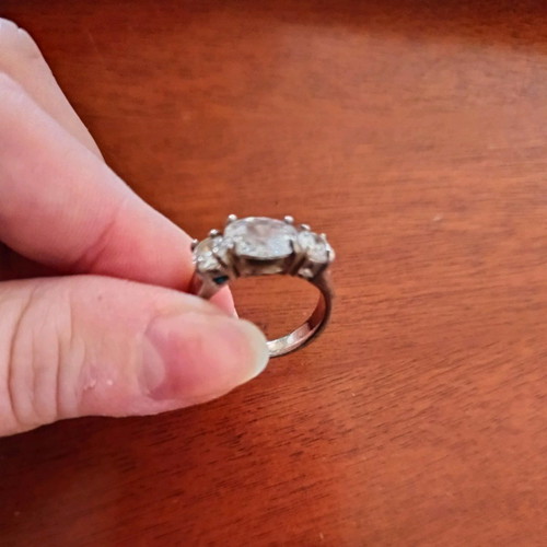 Silver 925 three-stone ring used with zircon stones