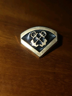 Metal lapel badge of Coast Guard used like new, length 2 cm