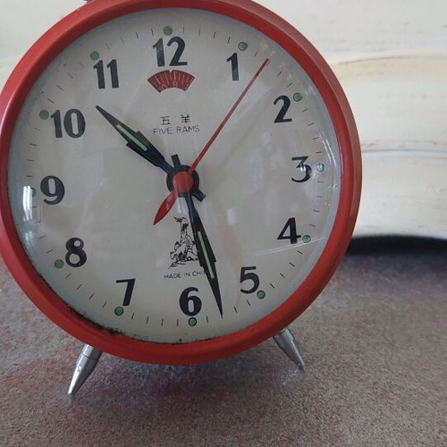 Five Rams wind-up table clock used, analog