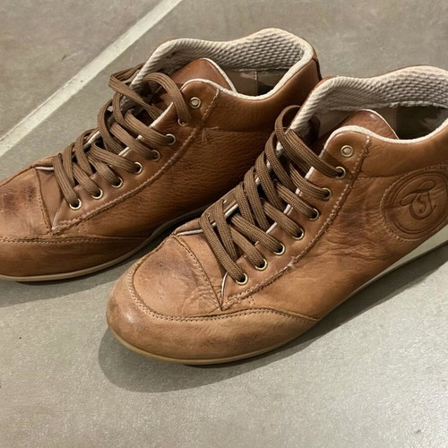 Athletic shoes like new, size 37