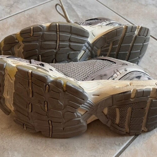 Balenciaga shoes new, gray, size 41