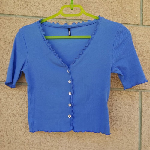 Only blue short sleeve top, size M