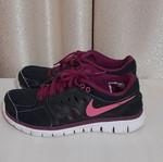 Γυναικεία αθλητικά παπούτσια Nike Flex, μαύρο και φούξια, μέγεθος 40
