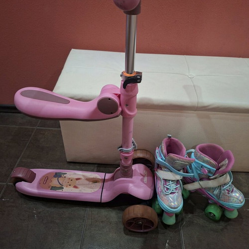 Roller skates like new, adjustable sizes 30-33 with light-up wheels