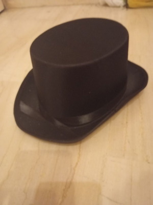 Carnival men's hat black like new