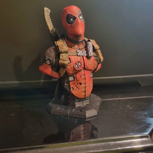Deadpool figure new, 16cm bust with hand paint