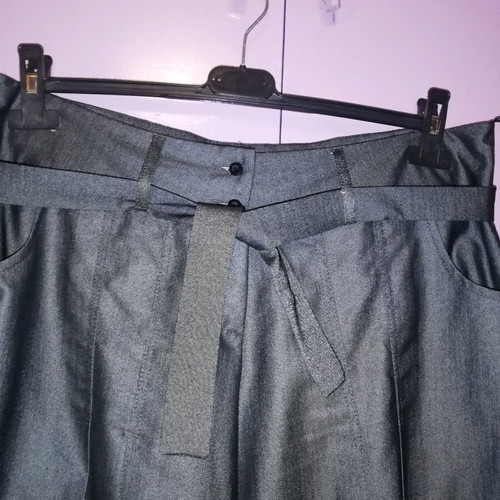 Zip pants like new, size M, dark gray below the knee
