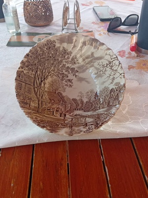 Johnson Brothers Cotswold Brown vintage plate and bowl set, 1979