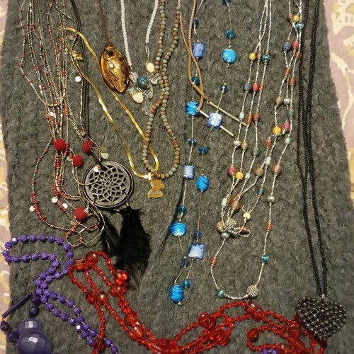 Aigner assorted necklaces used, pack of 13
