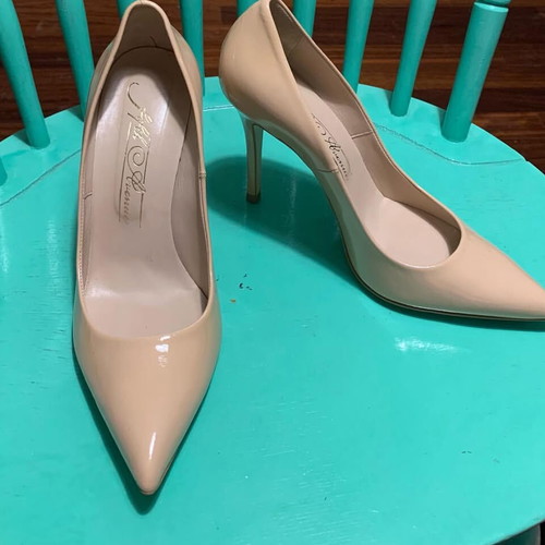 Tsouderos nude pumps like new, size 39, beige pink