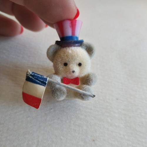 Retro children's velvet pin from the 80s like new