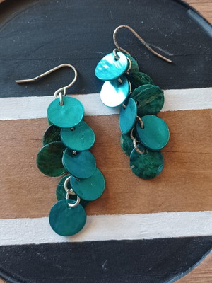 Dangling earrings with emerald circles like new