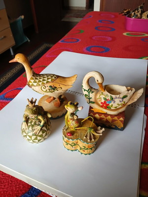 Decorative resin animals, set of 4, like new