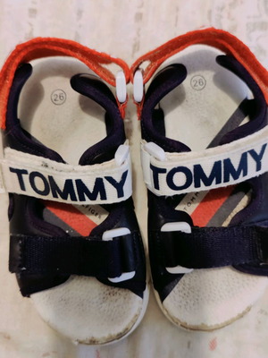 Tommy Hilfiger 26
