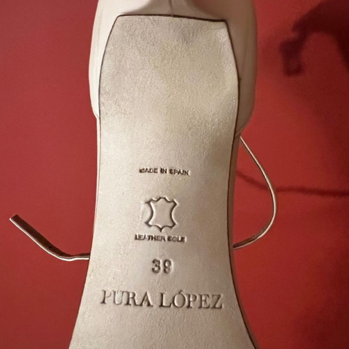 Pura Lopez pumps like new, beige leather