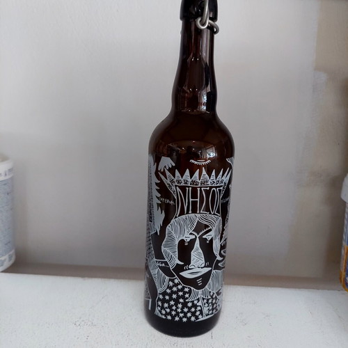 Collectible beer bottle from Νήσο Imperial pilsner, like new, 750ml porcelain cap