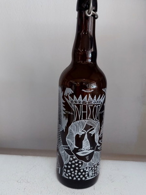 Collectible beer bottle from Νήσο Imperial pilsner, like new, 750ml porcelain cap