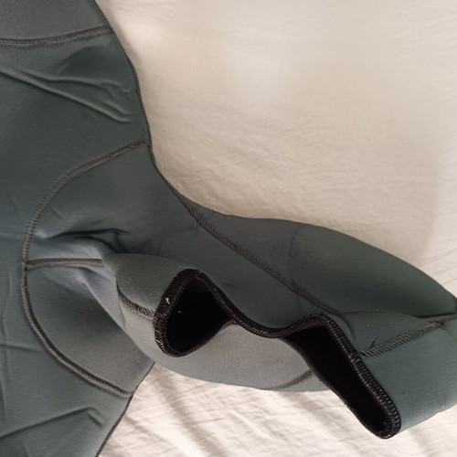 Kartalias 5mm diving suit like new, lycra