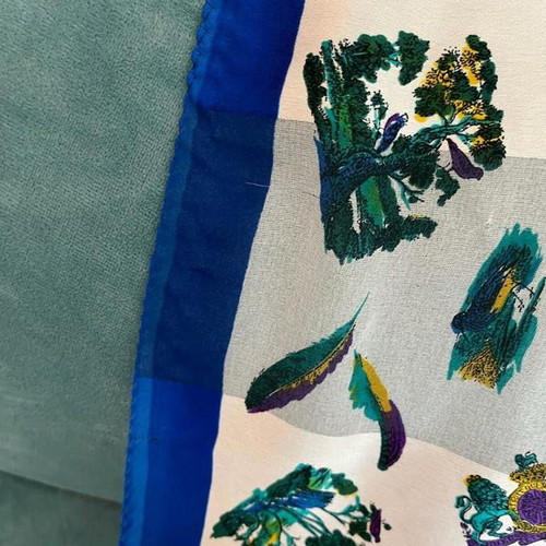 Lara per Manlio Bonetti scarf used with birds and feathers, Italian