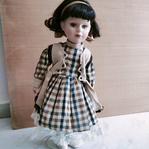Porcelain dolls like new