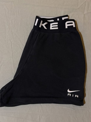 Nike Bermuda shorts like new, black