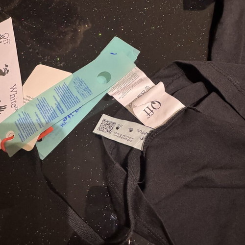 Off-White T-shirt new, unisex size small, black