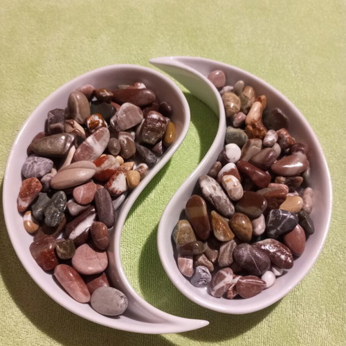 Handmade Varnished Sea Stones pack of 150, like new