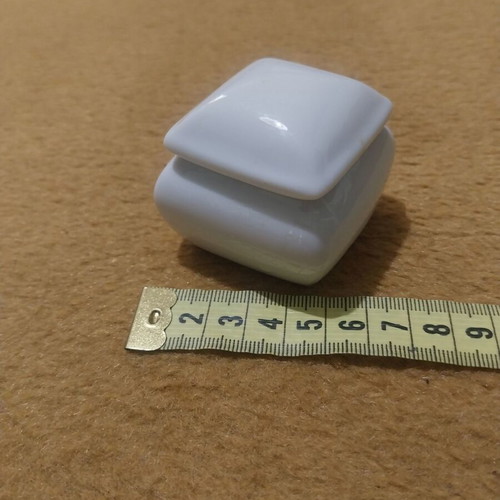 Five small decorative items used, porcelain and ceramic