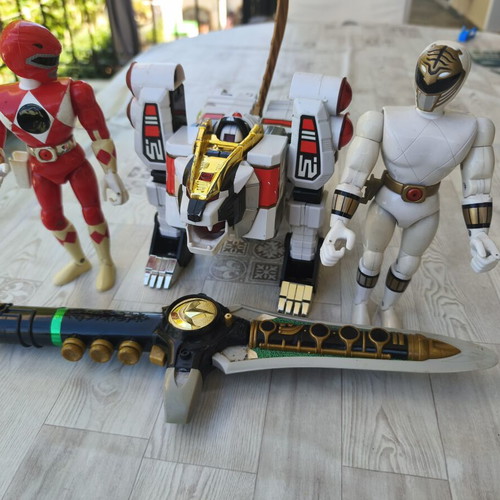 Power Rangers figures and accessories set used