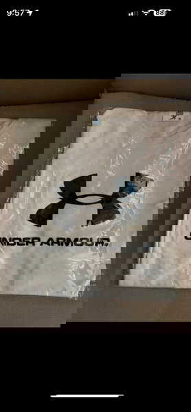 Under Armour T-shirt