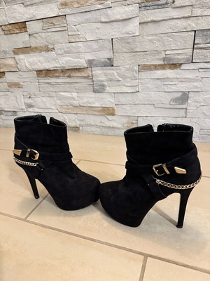 Heels with buckle velvet like new, 12cm heel size 38