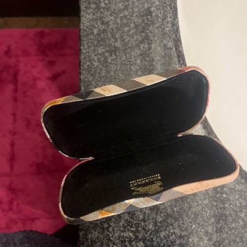 Burberry sunglasses like new, beige