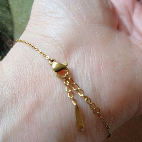 Steel bracelet chain eye design like new, gold color