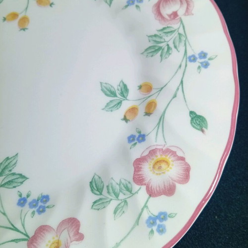 Churchill Staffordshire England "Briar Rose" serving set, 8 pieces