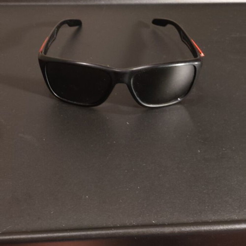 Classic black sunglasses like new