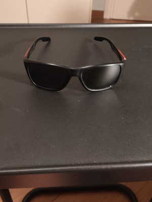 Classic black sunglasses like new