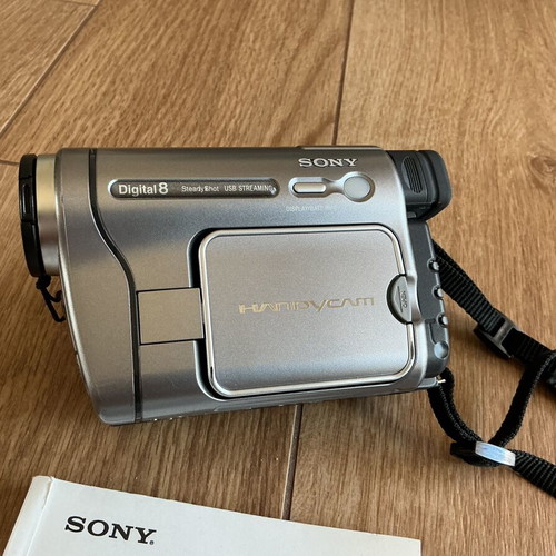 Sony Handycam DCR-TRV270E camcorder like new