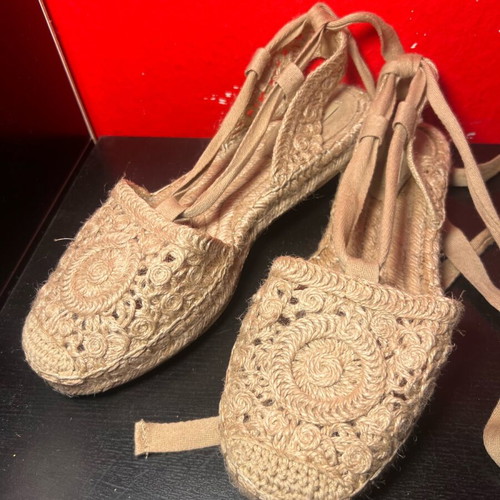 Corina Spanish espadrilles beige size 39 like new, lace up knitted
