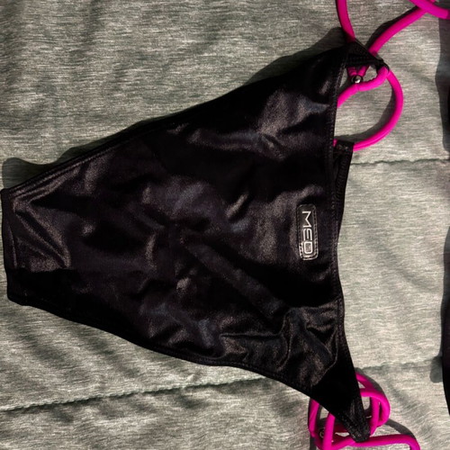 Med swimsuit like new size 75B top and Medium bottom, electric pink with black