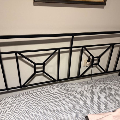 Modern metal bed with mattress like new 1.40 x 2.00 m