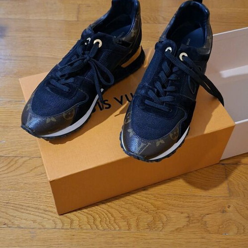 Louis Vuitton Run Away sneakers used, black with gold details, size 38.5
