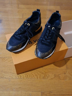 Louis Vuitton Run Away sneakers used, black with gold details, size 38.5